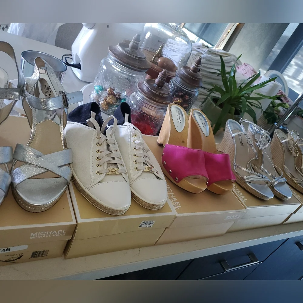 Micheal Kors Women's White and Black Espadrille Sneakers. - Picture 8 of 9